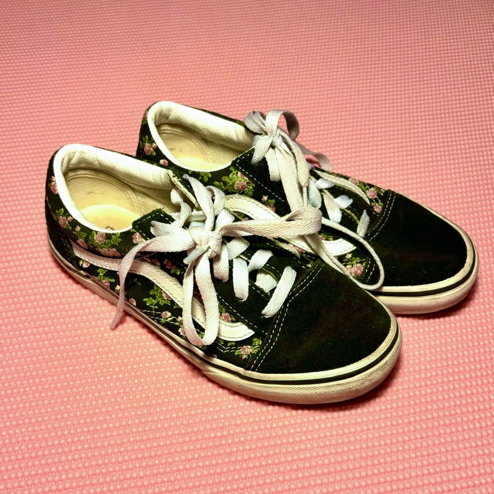 Girls’ Floral Vans Old Skool Sneakers